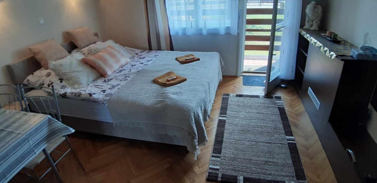 Rosy Apartman Apartment Вонярквашеги Екстериор снимка