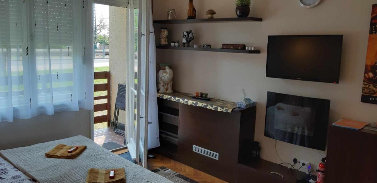 Rosy Apartman Apartment Вонярквашеги Екстериор снимка