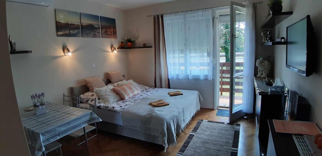 Rosy Apartman Apartment Вонярквашеги Екстериор снимка