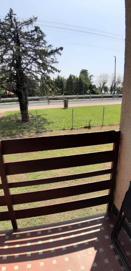 Rosy Apartman Apartment Вонярквашеги Екстериор снимка